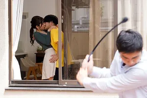 Anh trai tống tình em kế khi phát hiện em ấy chơi “les”